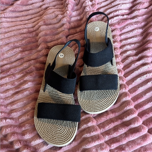 Sandals - Picture 3 of 3